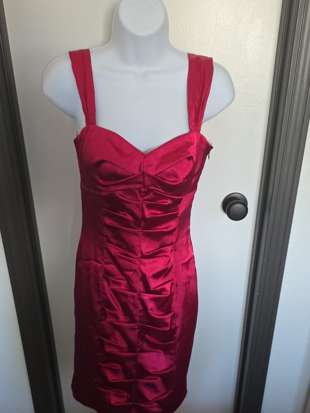 Women’s Satin Red Cocktail Dress with Sweetheart Neckline